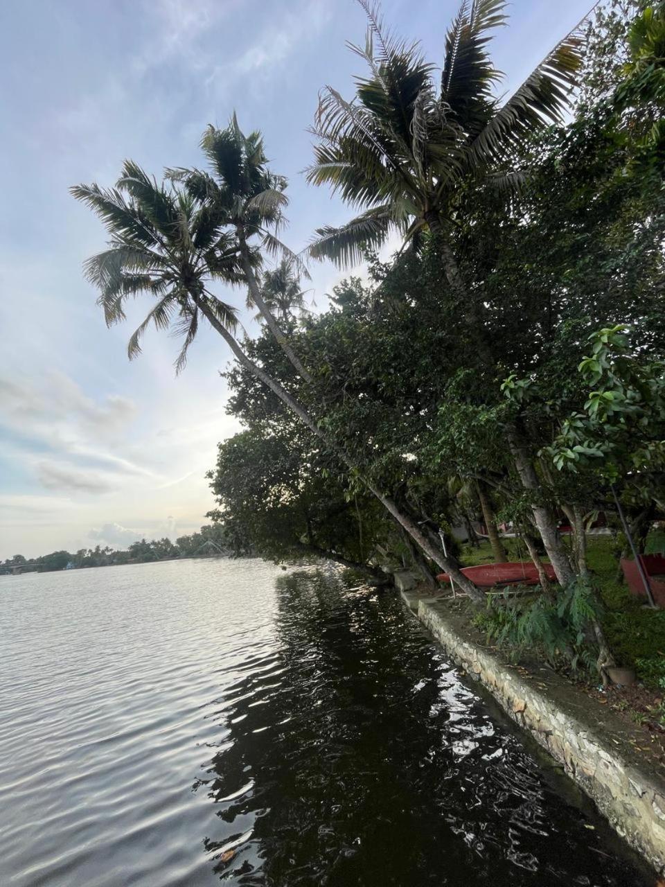 Ashtamudivillas โกลลัม ภายนอก รูปภาพ